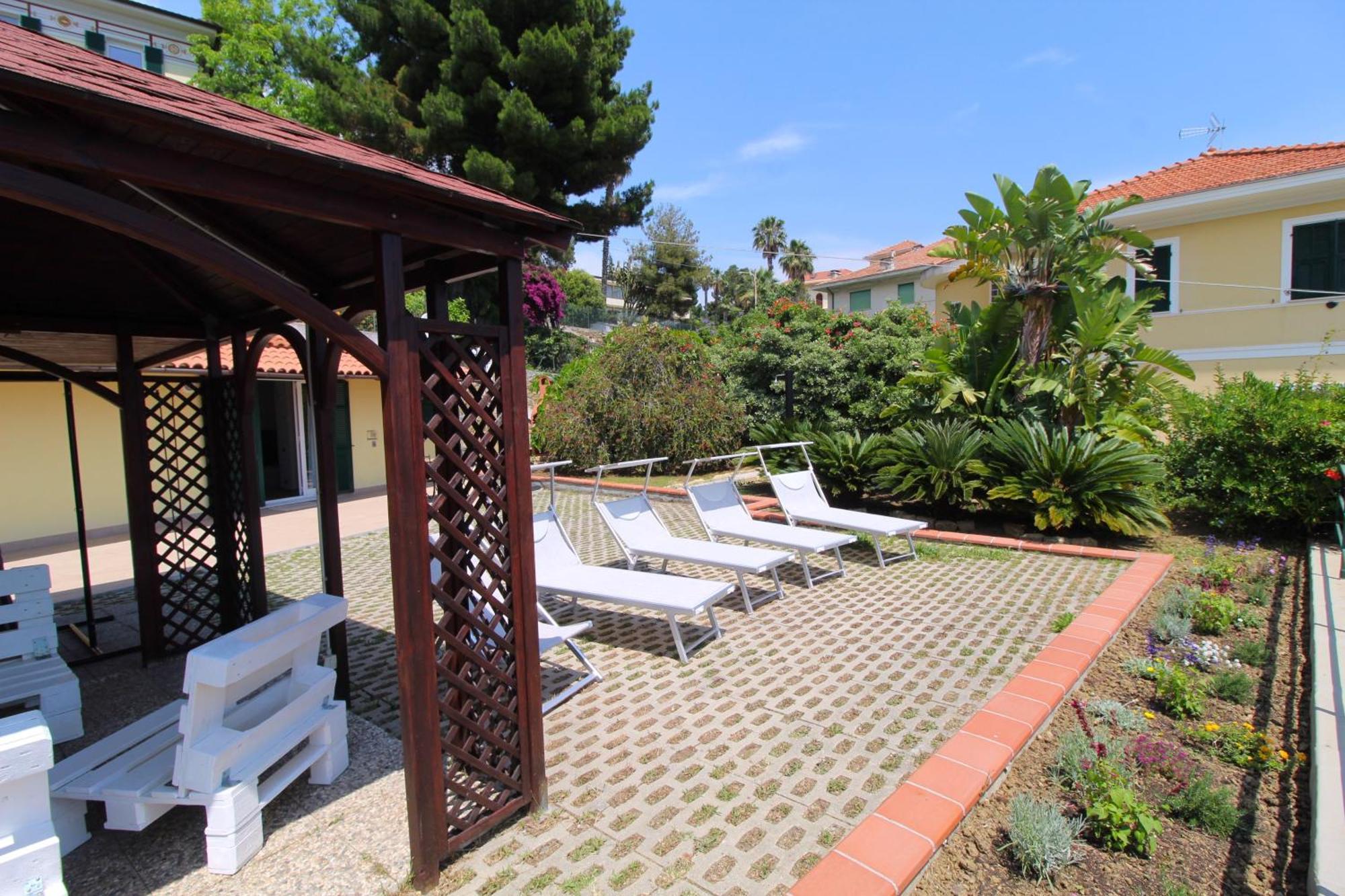 La Pace, Il Sole, Il Mare - Sanremo Casa Indipendente Vista Mare, Posto Auto Privato, Ampio Spazio Esterno Attrezzato, A Pochi Minuti Dalle Spiagge Bagian luar foto