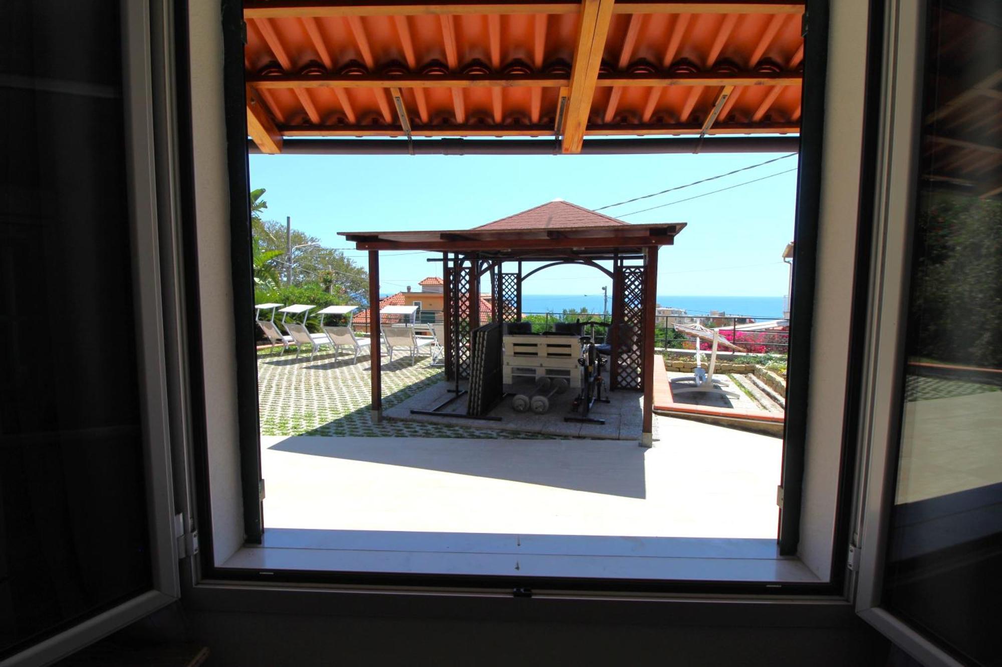 La Pace, Il Sole, Il Mare - Sanremo Casa Indipendente Vista Mare, Posto Auto Privato, Ampio Spazio Esterno Attrezzato, A Pochi Minuti Dalle Spiagge Bagian luar foto