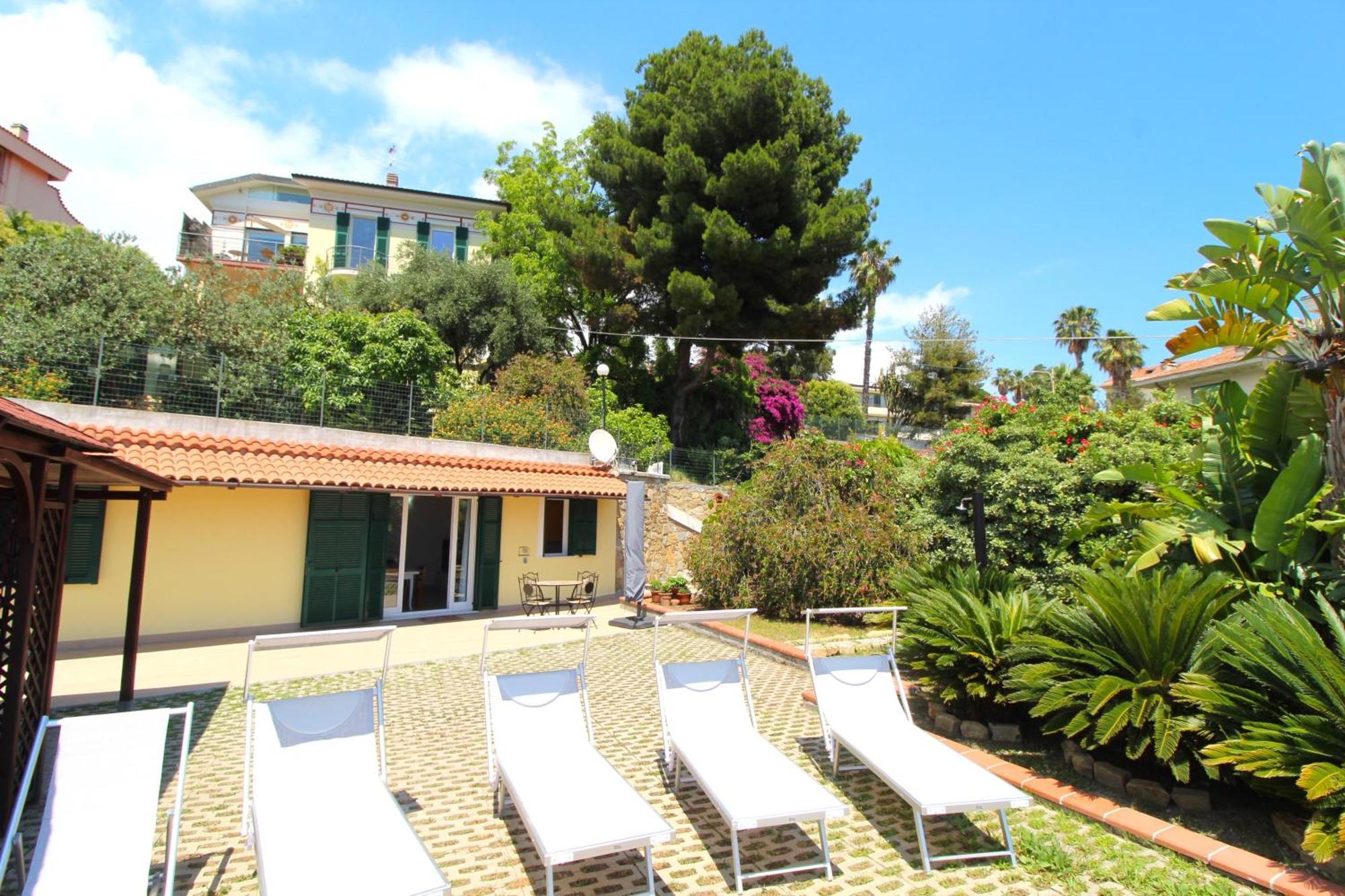 La Pace, Il Sole, Il Mare - Sanremo Casa Indipendente Vista Mare, Posto Auto Privato, Ampio Spazio Esterno Attrezzato, A Pochi Minuti Dalle Spiagge Bagian luar foto