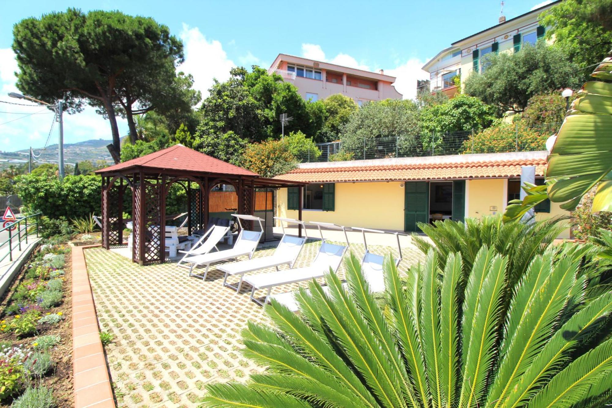 La Pace, Il Sole, Il Mare - Sanremo Casa Indipendente Vista Mare, Posto Auto Privato, Ampio Spazio Esterno Attrezzato, A Pochi Minuti Dalle Spiagge Bagian luar foto