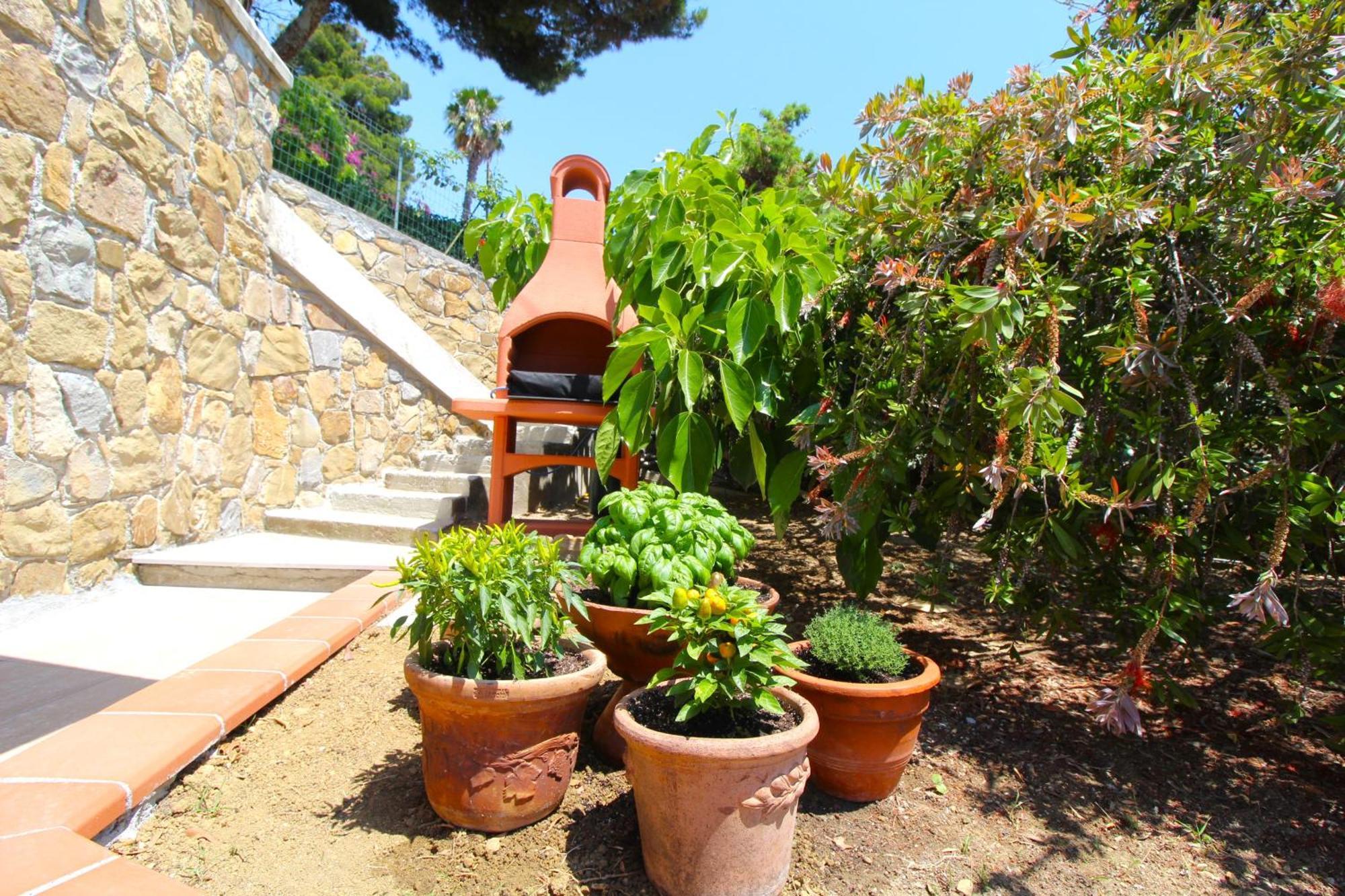 La Pace, Il Sole, Il Mare - Sanremo Casa Indipendente Vista Mare, Posto Auto Privato, Ampio Spazio Esterno Attrezzato, A Pochi Minuti Dalle Spiagge Bagian luar foto