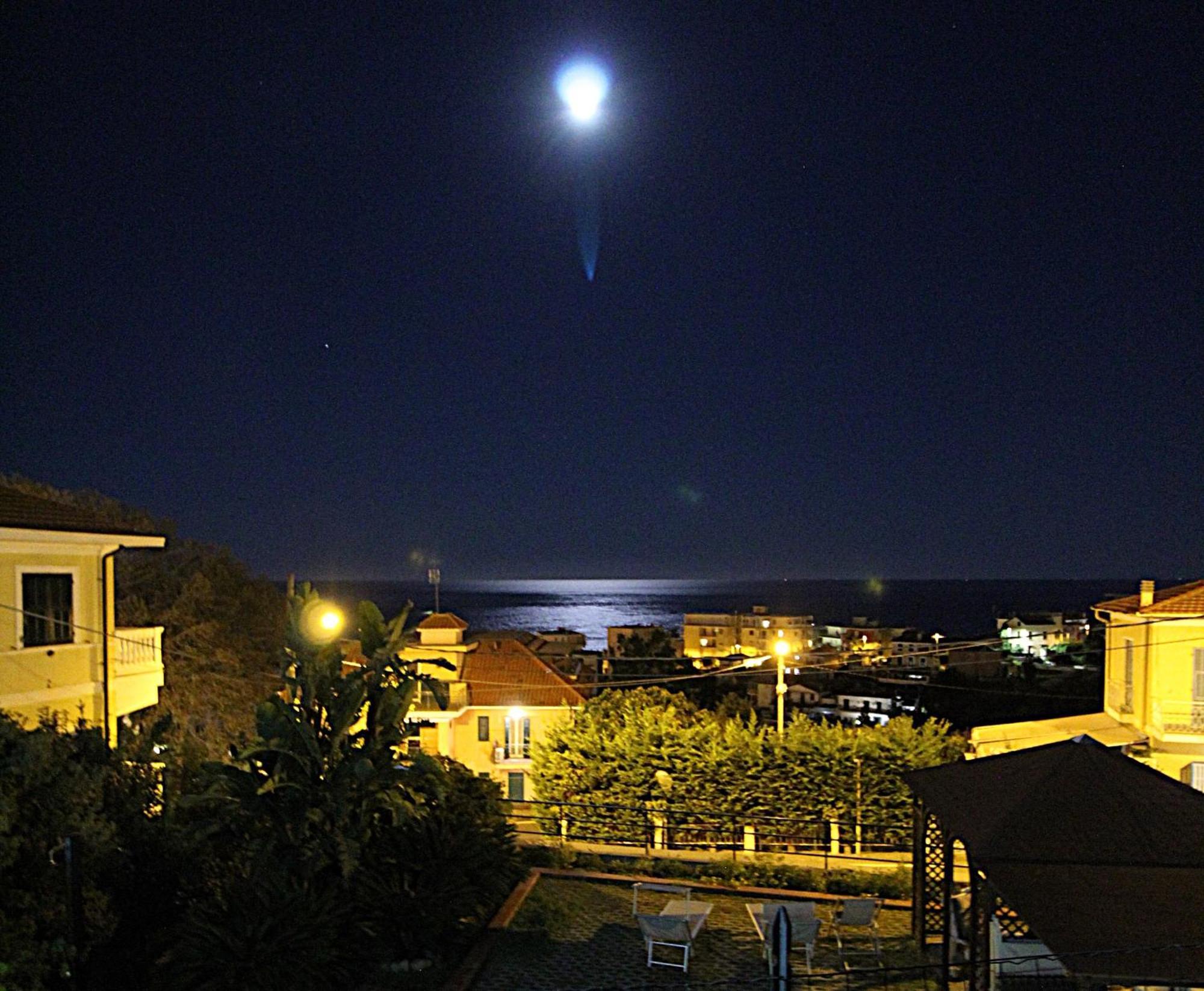 La Pace, Il Sole, Il Mare - Sanremo Casa Indipendente Vista Mare, Posto Auto Privato, Ampio Spazio Esterno Attrezzato, A Pochi Minuti Dalle Spiagge Bagian luar foto